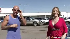 В спалнята на трима  ...